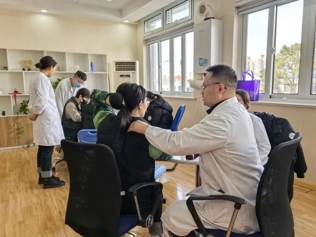 校试点“健康副校（园）长”制度开元ky棋牌杨浦首批29所学(图2)